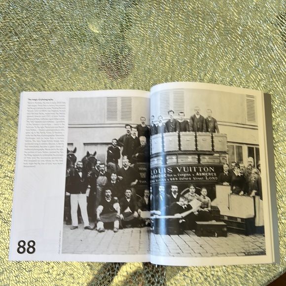 Louis Vuitton the book 200-Full color table top Louis Vuitton history 📖 book - Picture 8 of 14